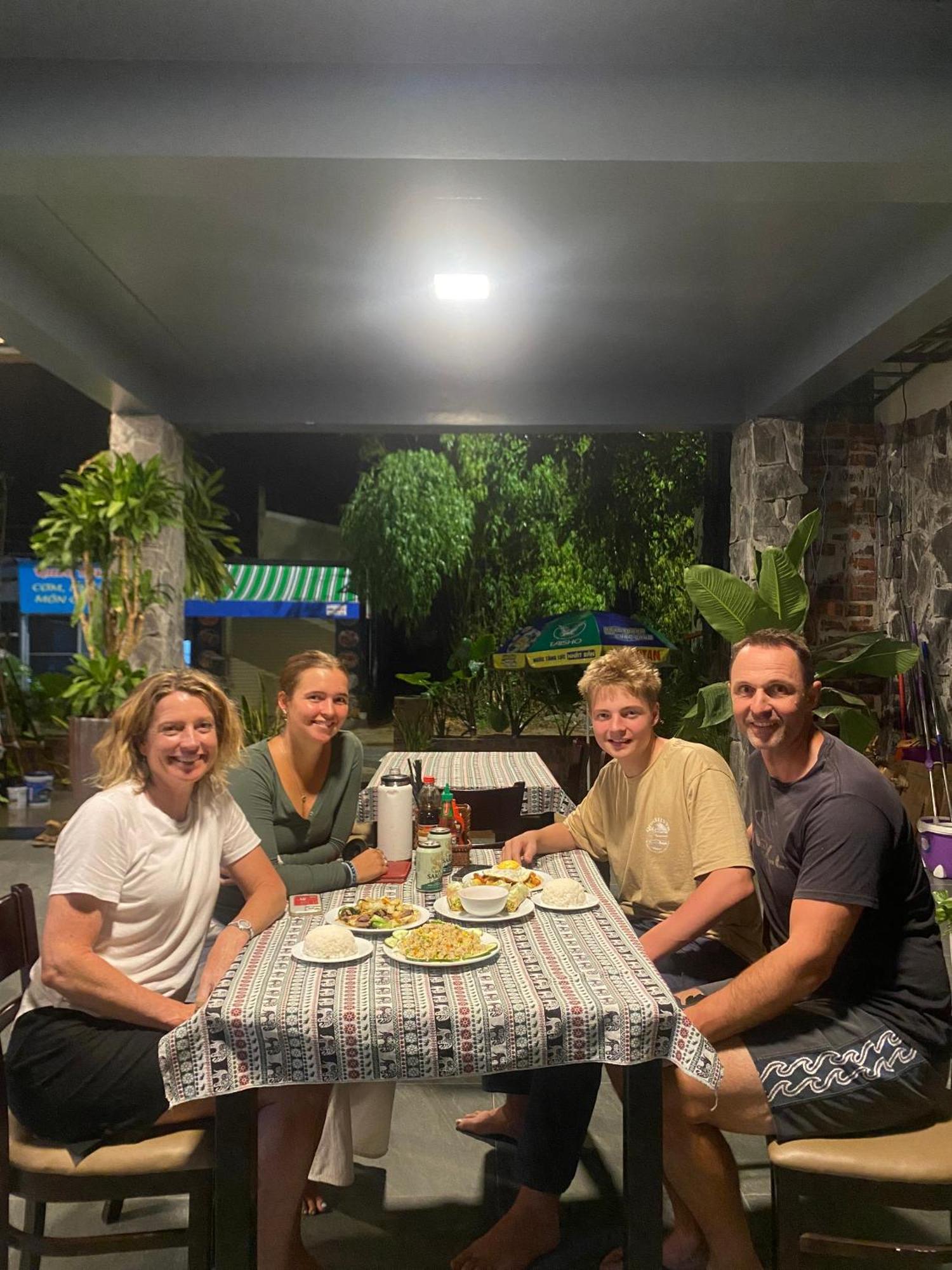 Tutu'S Homestay Фонгня Экстерьер фото