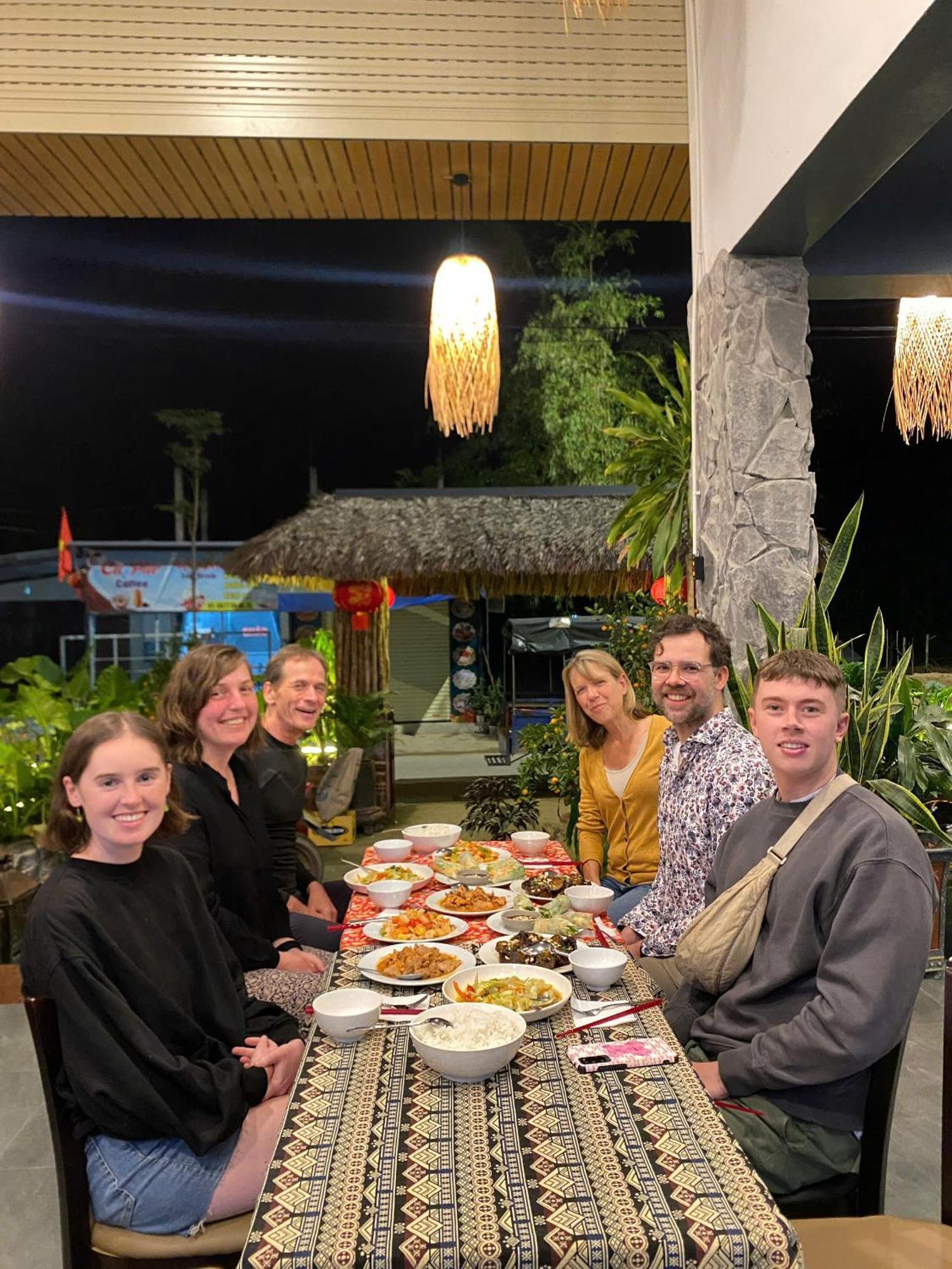 Tutu'S Homestay Фонгня Экстерьер фото